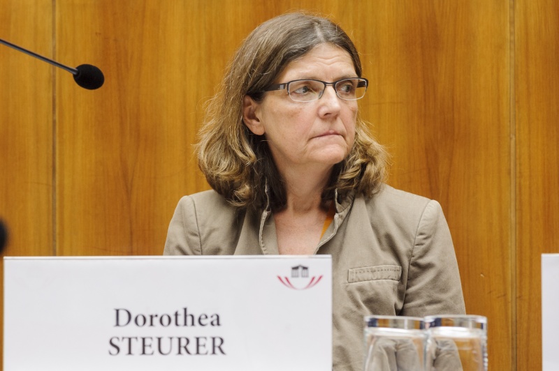 Zentrum polis Dorothea Steurer beim Panel 2 - Schule und Partizipation