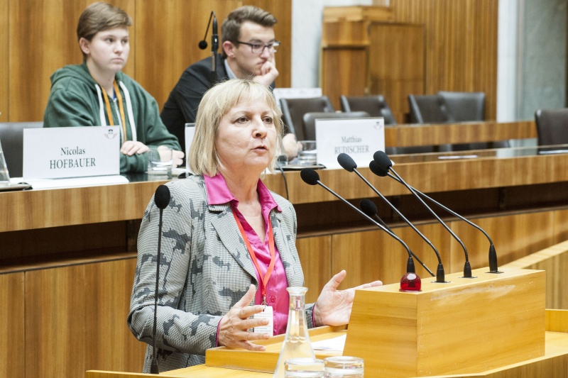 Christine Laimer am Rednerpult