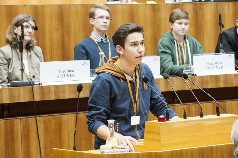 Lukas Faymann am Rednerpult