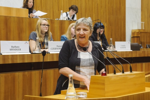 Bundesratsvizepräsidentin Inge Posch-Gruska (S) am Rednerpult