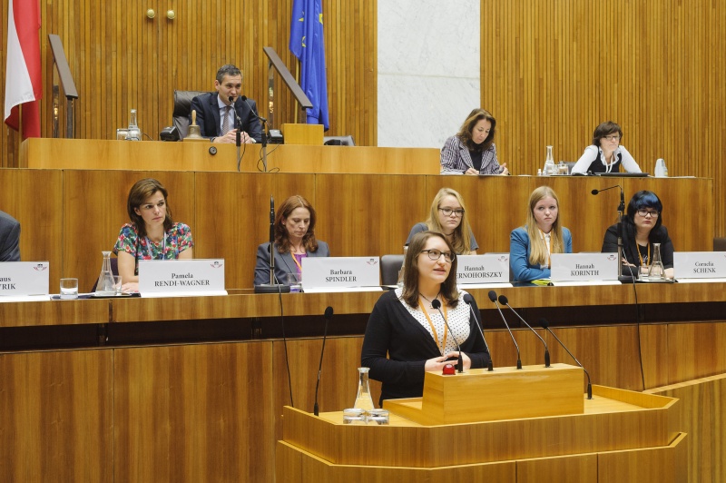 Tamara Reitbauer am Rednerpult