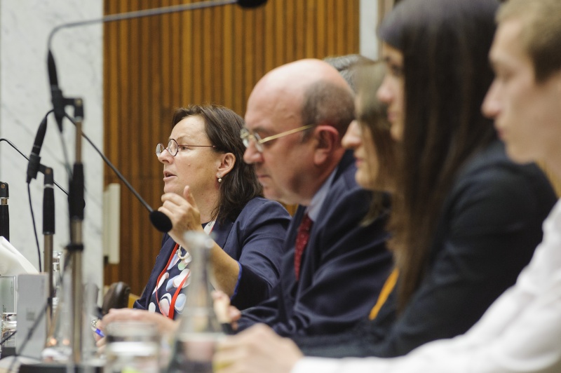 v.li.: Interventionsstelle gegen Gewalt in der Familie Rosa Logar, St. Anna Kinderspital Reinhard Topf, Tamara Reitbauer, Angelika Wachter und Muchammad Magomadow beim Panel 4
