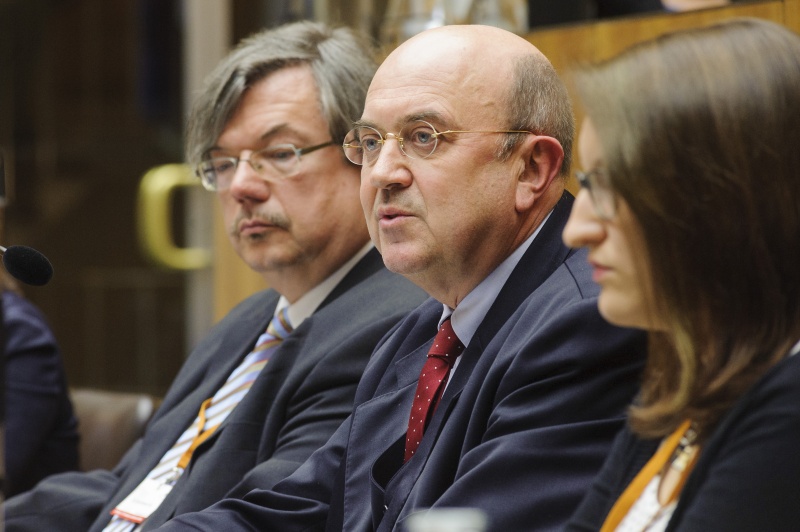 v.li.: Amt der NÖ Landesregierung Reinhard Neumayer, St. Anna Kinderspital Reinhard Topf, Tamara Reitbauer beim Panel 4