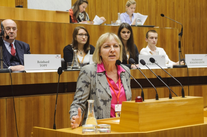 Christine Laimer am Rednerpult