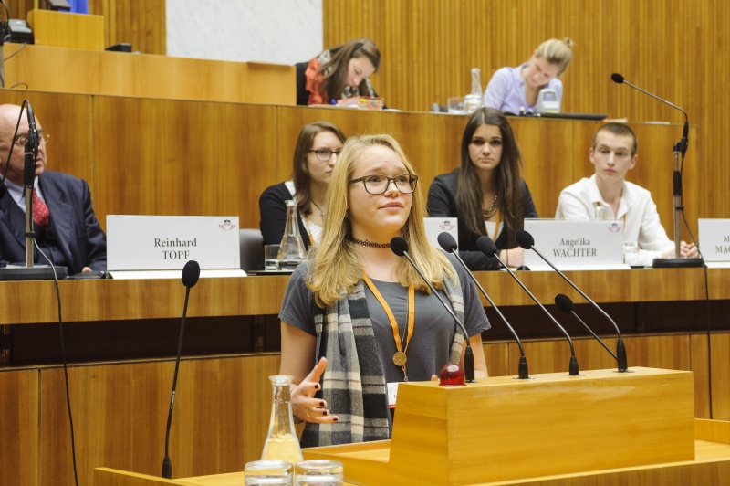 Hannah Czernohorsky am Rednerpult