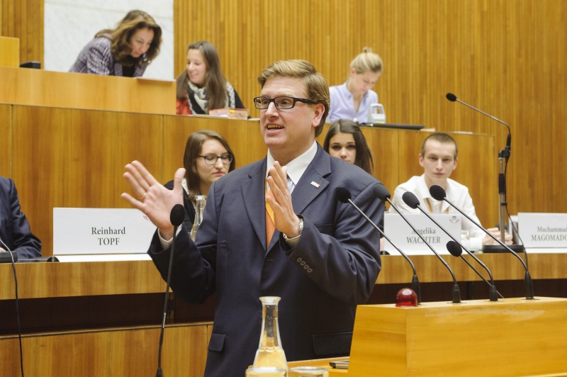 Anton Kühnelt-Leddihn am Rednerpult