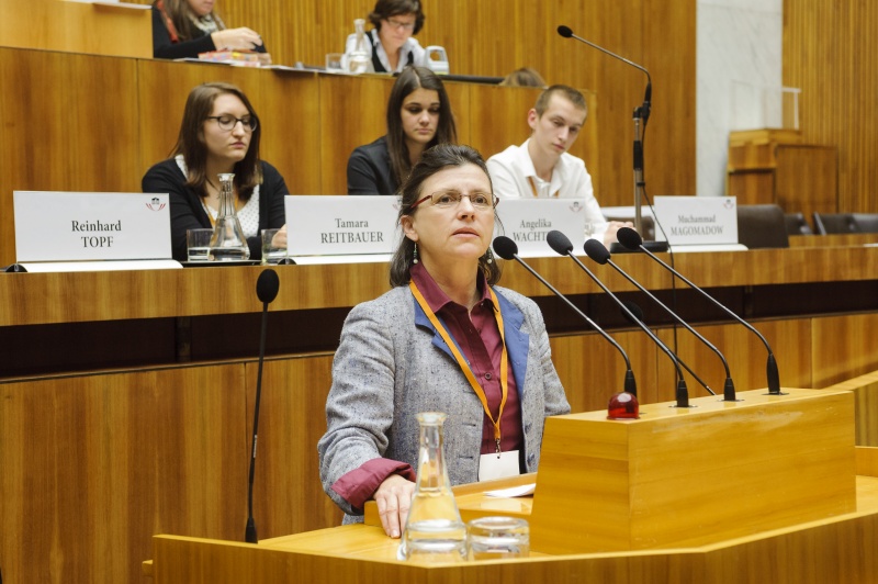 Astrid Winkler am Rednerpult