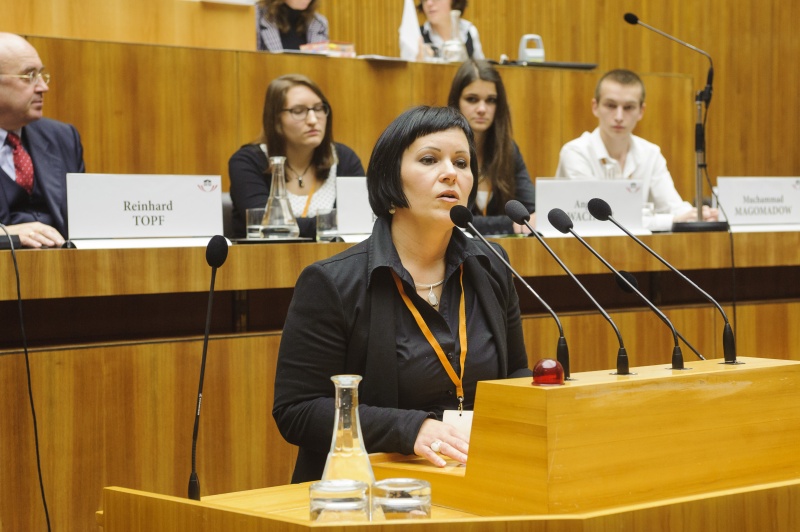 Brigitte Pörsch am Rednerpult