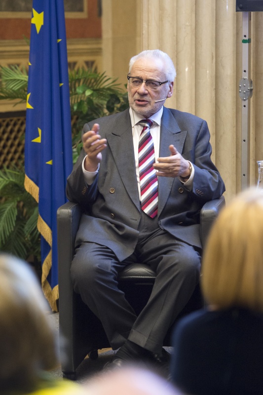 Am Podium Vizekanzler a. D. Erhard Busek (V) am Wort