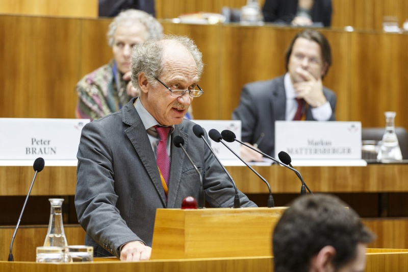 Direktor St. Virgil Salzburg Peter Braun bei seinem Impulsstatement zum Thema Konkretisierung der Erfordernisse in Ausbildung und Praxis