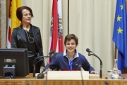 v.li.: Bundesratspräsidentin Ana Blatnik (S) und Schüler