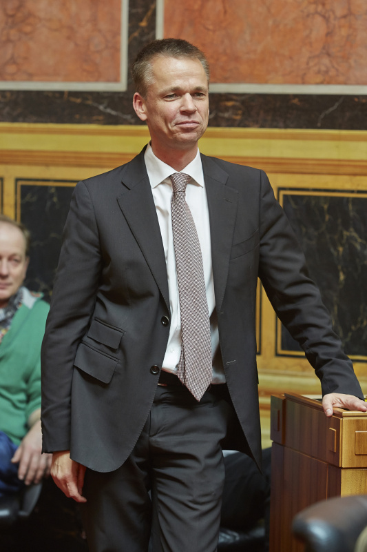 Bundesratsvizepräsident Harald Himmer (V) begrüßt die SchülerInnen