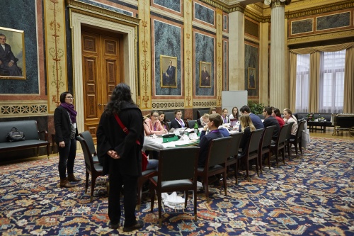 SchülerInnen während der Ausschusssitzung