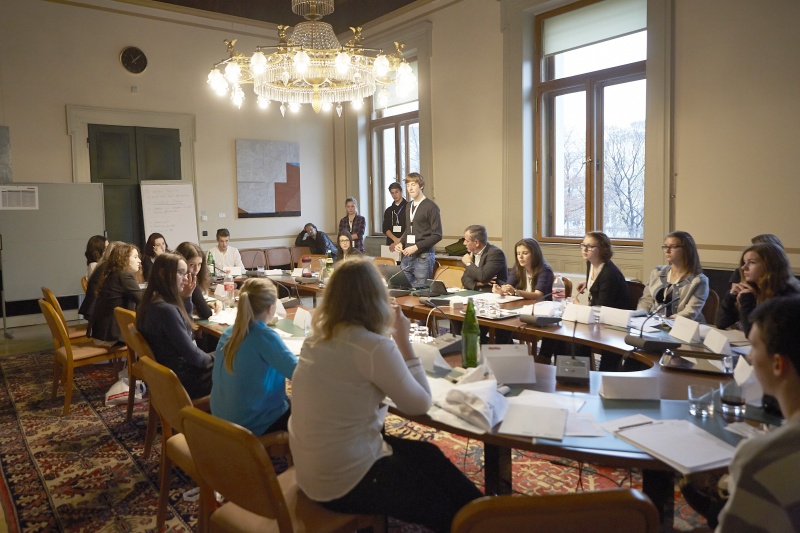 SchülerInnen während der Ausschusssitzung