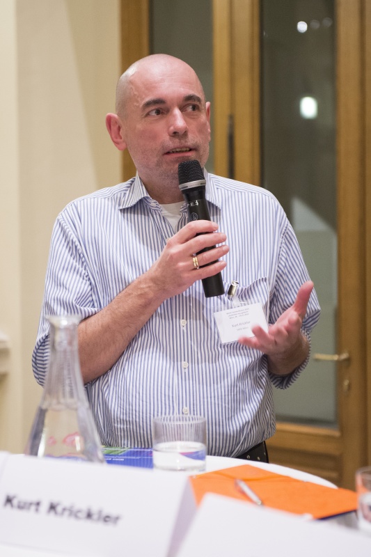 Podiumsgespräch - Was will die Wiener Community? HOSI Wien Kurt Krickler am Wort
