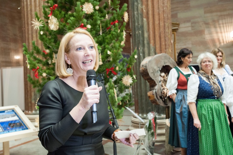 Nationalratspräsidentin Doris Bures (S) begrüßt die VeranstaltungsteilnehmerInnen