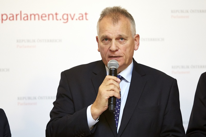 Bundesrat Gottfried Kneifel (V) am Rednerpult