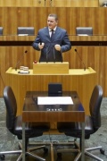 Nationalratsabgeordneter Roman Haider (F) am Rednerpult