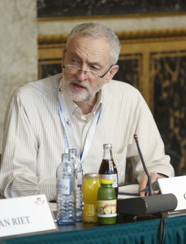 Vice-Chair Campaign for Nuclear Disarmament Jeremy Corbyn am Wort