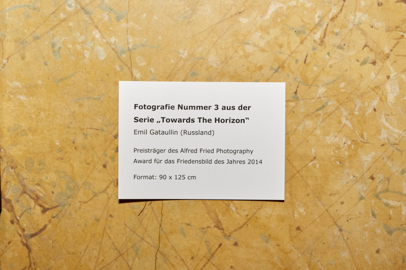 Fotobeschriftung: Fotografie Nummer 3 aus der Serie 'Towards The Horizon' von Emil Gataullin (Russland), Preisträger des Alfred Fried Photography Award für das Friedensbild des Jahres 2014. Format: 90 x 125 cm