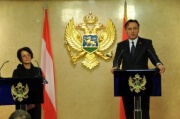 v.li.: Bundesratspräsidentin Ana Blatnik (S) mit dem Präsidenten des Parlaments von Montenegro Ranko Krivokapić bei der gemeinsamen Pressekonferenz