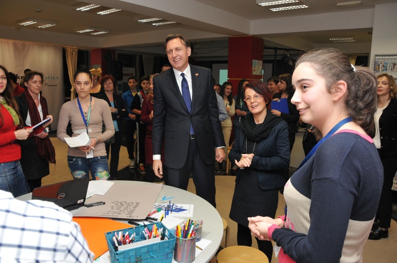 Bundesratspräsidentin Ana Blatnik (S) zu Besuch in der Demokratiewerkstatt des montenegrinischen Parlaments