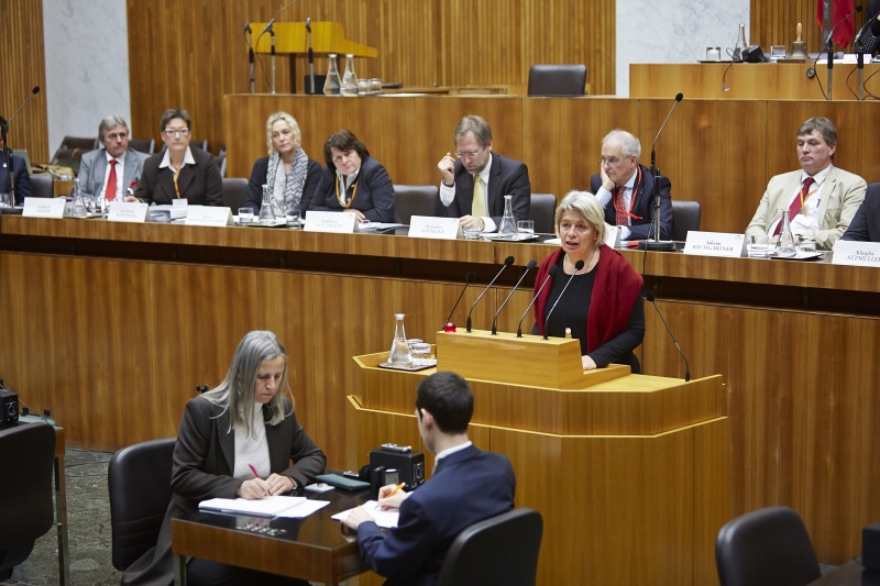 Nationalratsabgeordnete Eva Mückstein (G) am Rednerpult