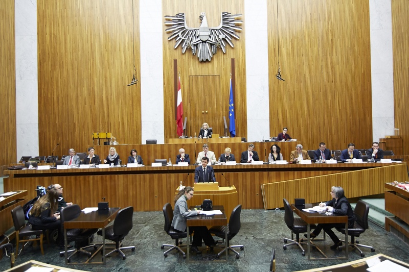 Sozialministerium Martin Staudinger am Rednerpult