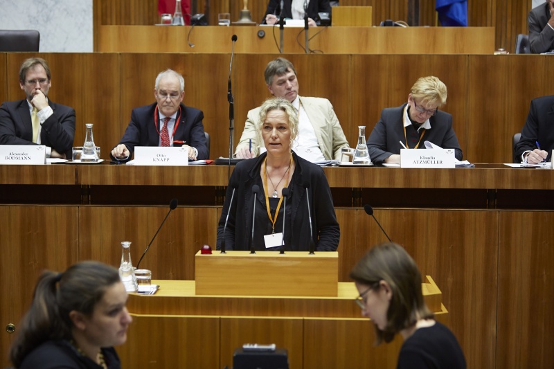 Kinderhospiz MOMO Martina Kronberger-Vollnhofer am Rednerpult