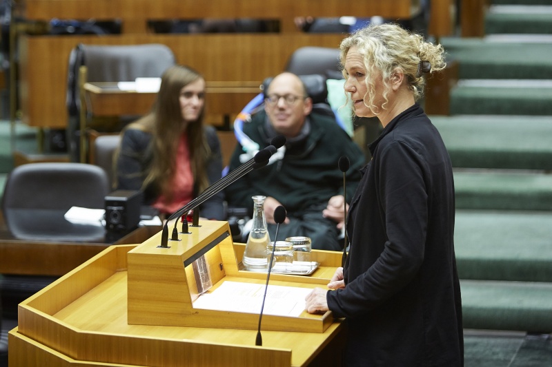 Kinderhospiz MOMO Martina Kronberger-Vollnhofer am Rednerpult