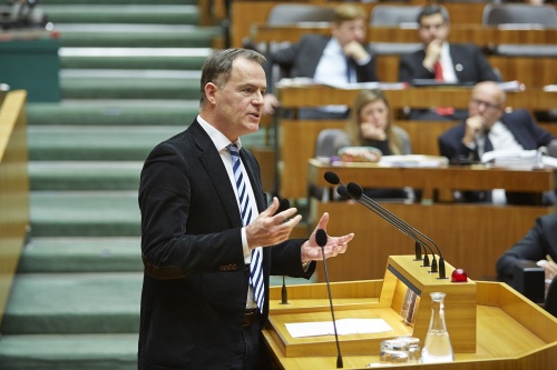 Nationalratsabgeordneter Johannes Jarolim (S) am Rednerpult