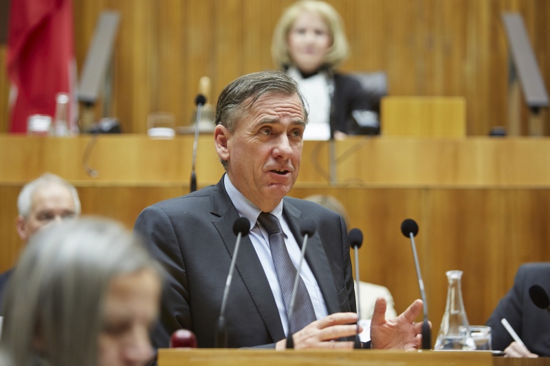 Nationalratsabgeordnete/r Erwin Rasinger (V) am Rednerpult