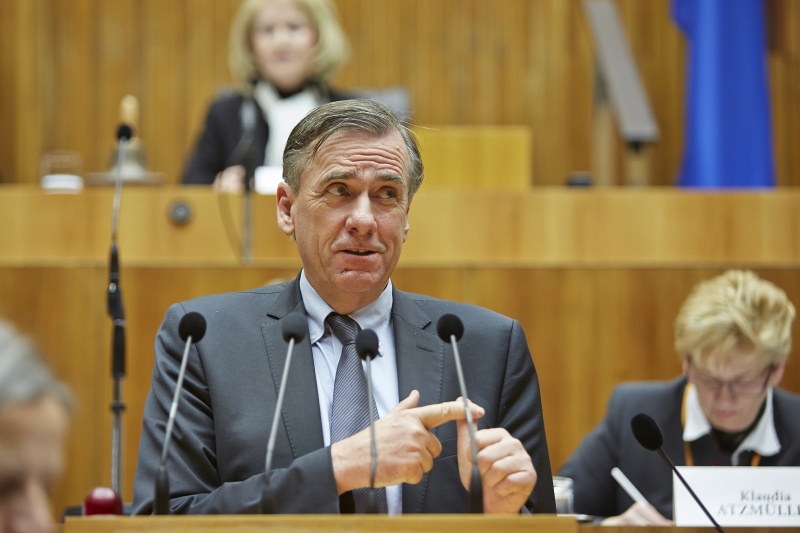 Nationalratsabgeordnete/r Erwin Rasinger (V) am Rednerpult