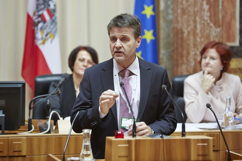 Direktor Berufsschule Villach Walter Werner am Rednerpult