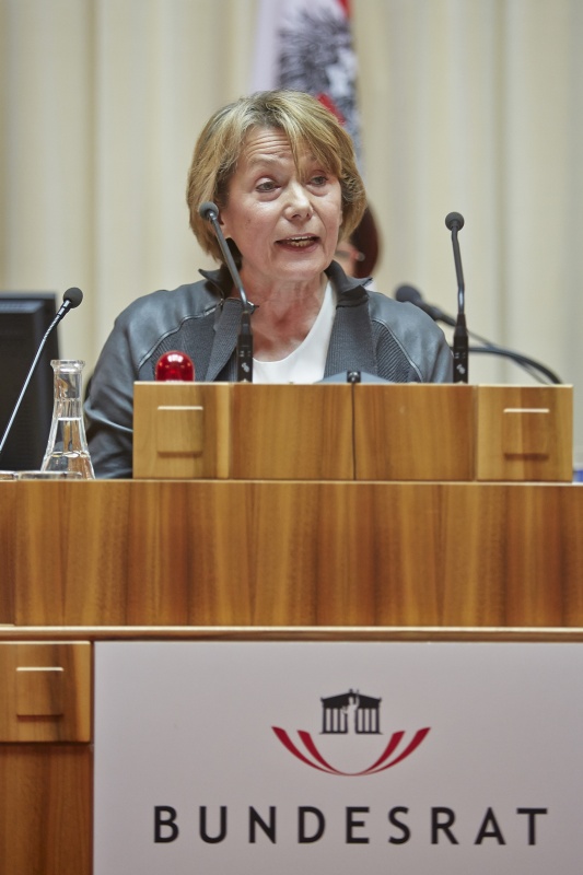 Bundesrätin Sonja Zwazl (V) am Rednerpult