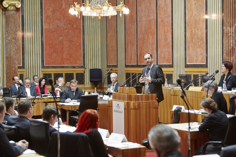 Österreichisches Institut für Bildungsforschung Peter Schlögl am Rednerpult. Blick Richtung VeranstaltungsteilnehmerInnen