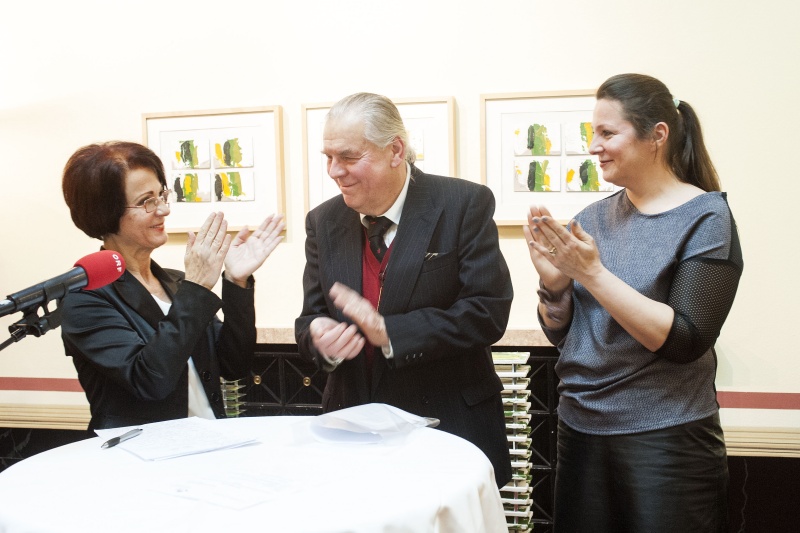 v. li.: Präsidentin des Bundesrates Ana Blatnik (S), Kulturjournalist Bertram Karl Steiner und Künstlerin Tanja Prusnik