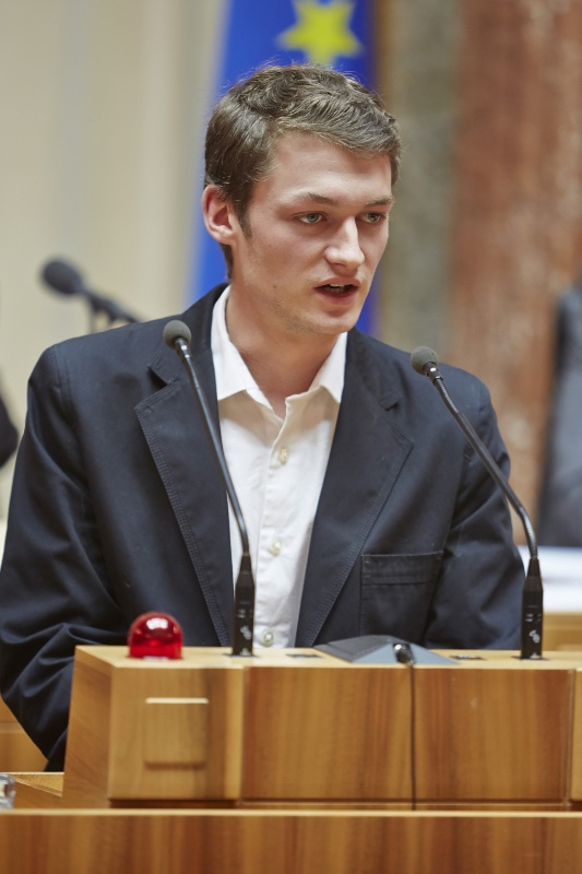 Vertreter der Bundesschülervertretung am Rednerpult