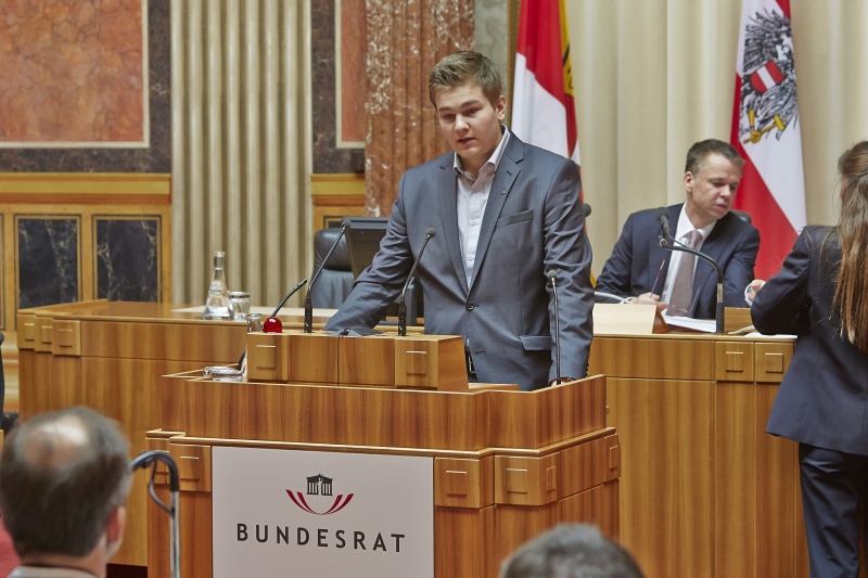 Vertreter der Berufsschule Villach am Rednerpult