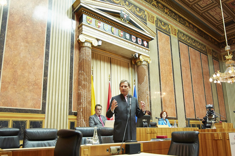 EU-Kommissar Johannes Hahn während seiner Rede vor dem Bundesrat
