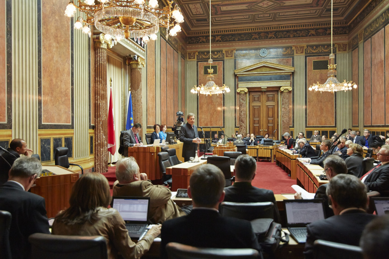 EU-Kommissar Johannes Hahn während seiner Rede vor dem Bundesrat