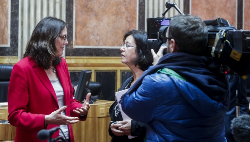 v.li. EU-Handelskommissarin Cecilia Malmström mit Nationalratsabgeordnete Christine Muttonen (S)
