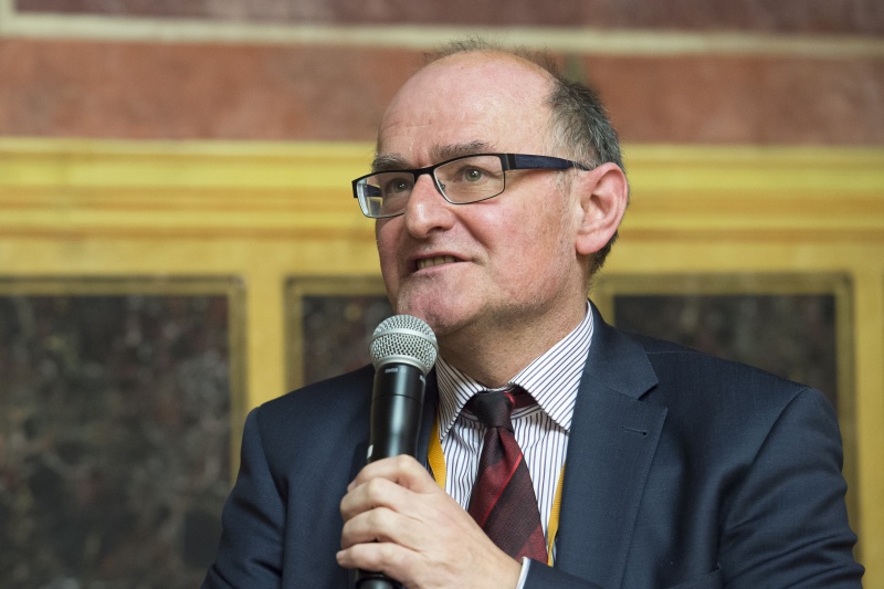 Institut für Öffentliches Recht, Staats- und Verwaltungslehre, Universität Innsbruck, Direktor des Instituts für Föderalismus Innsbruck,  Forschungsbeauftragter am Liechtenstein-Institut Bendern Peter Bußjäger am Wort