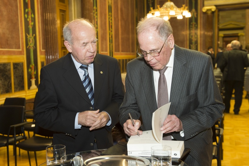 v.li.: Veranstaltungsteilnehmer und Autor Theo Öhlinger