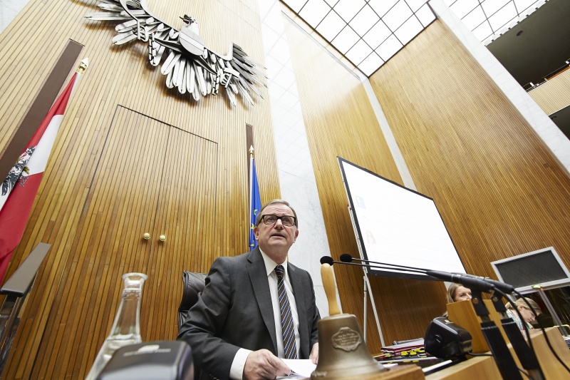 Zweiter Nationalratspräsident Karlheinz Kopf (V) eröffnet die Sitzung