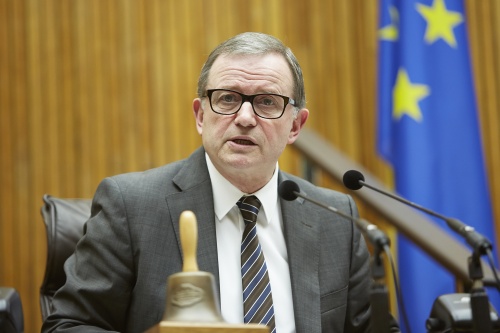 Zweiter Nationalratspräsident Karlheinz Kopf (V) eröffnet die Sitzung