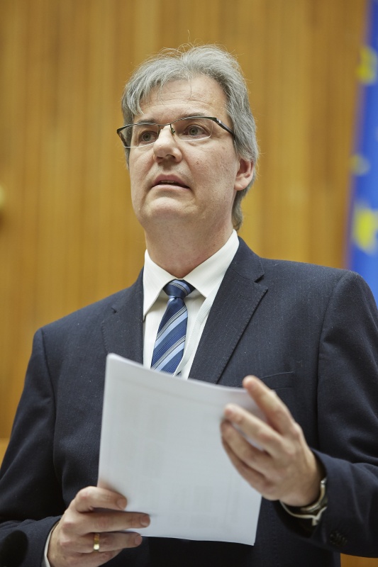 Dr. Wolfgang Steiner bei seinem Vortrag