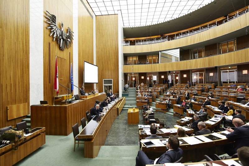 Dr. Wolfgang Steiner bei seinem Vortrag