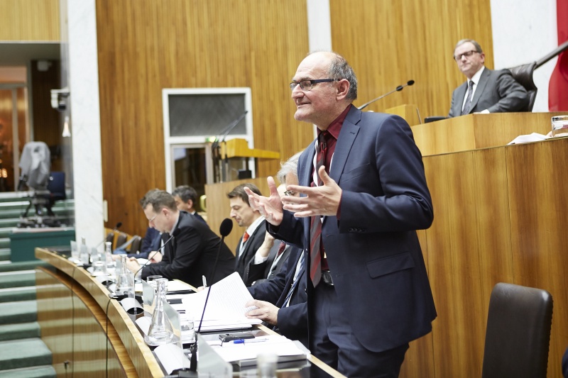 Univ.-Prof.Dr. Peter Bußjäger bei seinem Einleitungsreferat
