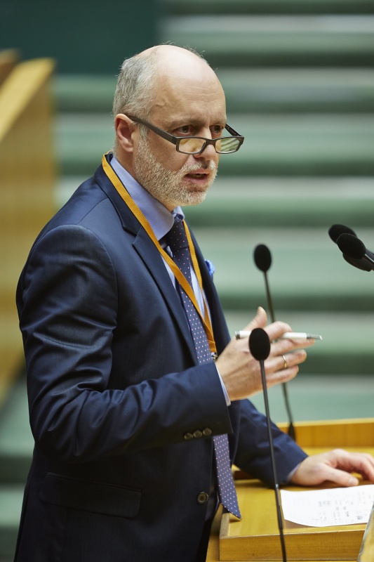 NÖ Patientenanwalt Gerald Bachinger am Rednerpult